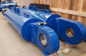 Large bore hydraulic cylinders
